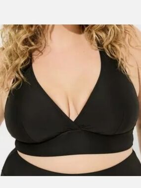 torrid bikini top black size 5 plus triangle wireless padded swim top